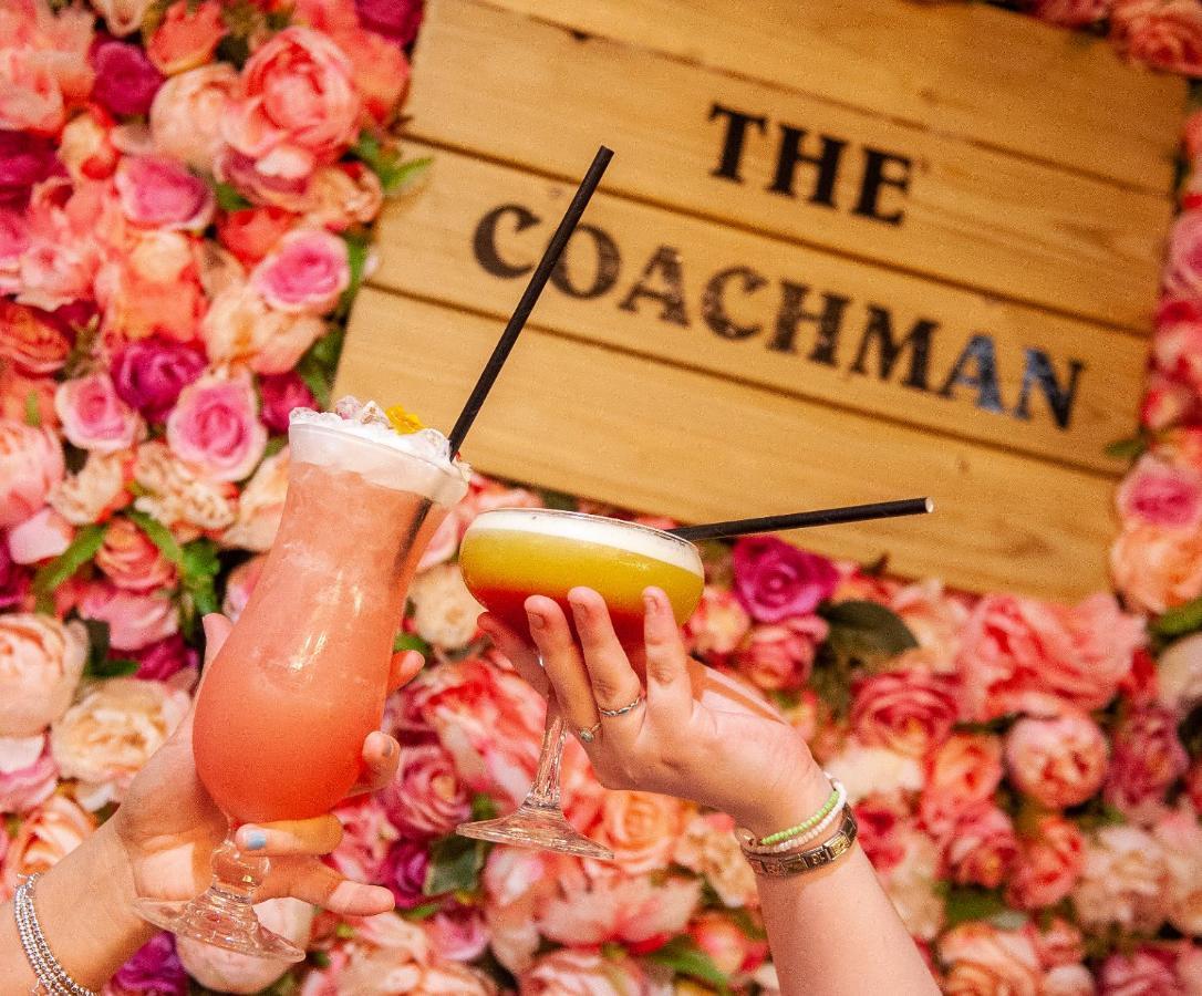 The Coachman Hotel Kilsyth Eksteriør bilde